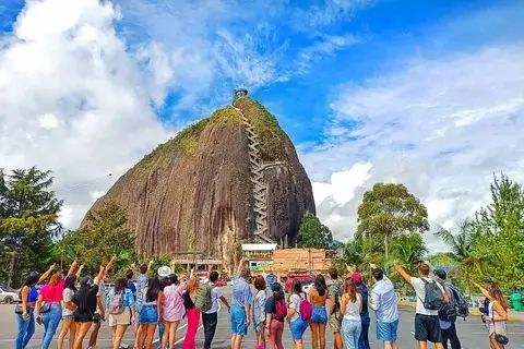 From Medellin: Guatape El Peñol with Boat, Breakfast & Lunch